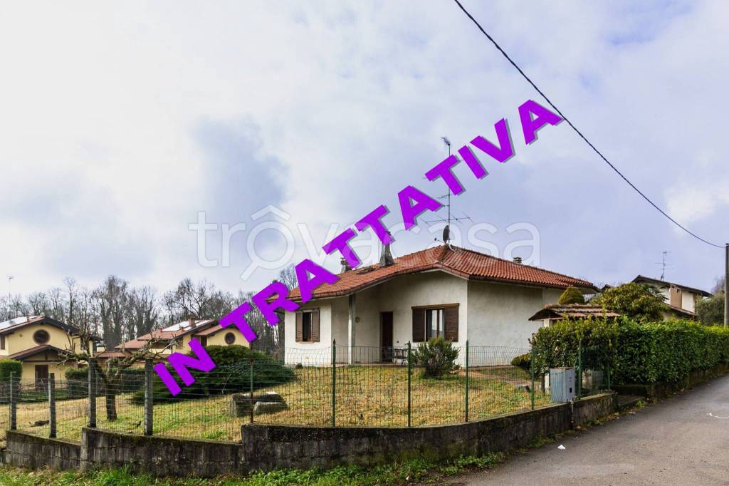 casa indipendente in vendita a Sumirago in zona Albusciago