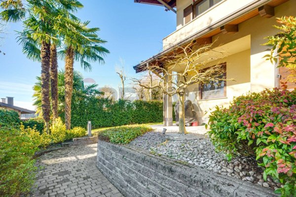 casa indipendente in vendita a Sumirago