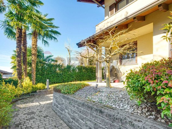 casa indipendente in vendita a Sumirago