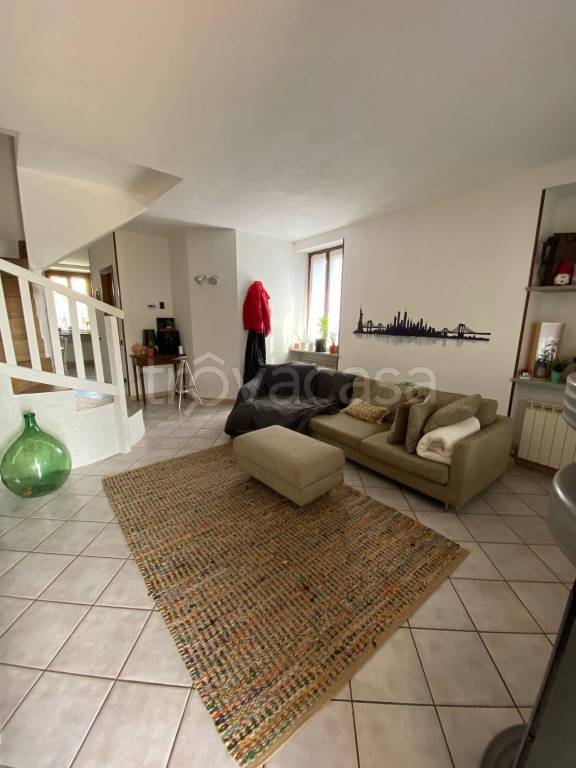 appartamento in vendita a Sumirago in zona Menzago