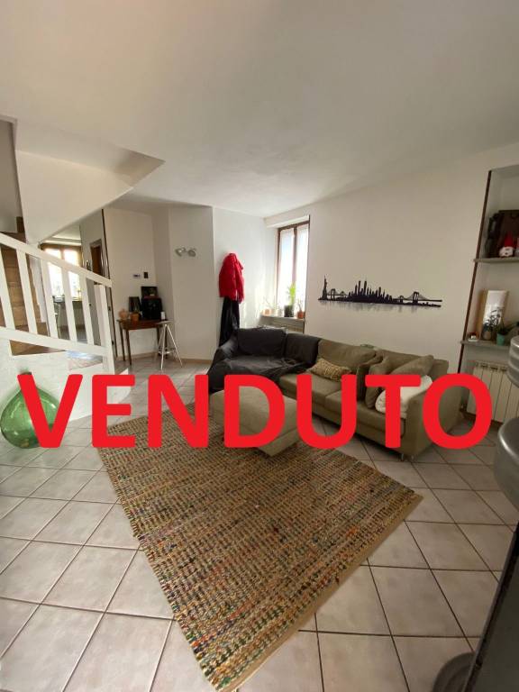 appartamento in vendita a Sumirago in zona Menzago
