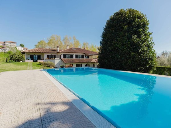 casa indipendente in vendita a Sumirago in zona Caidate