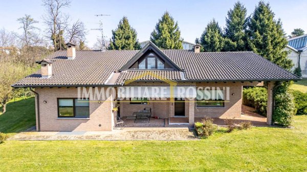 casa indipendente in vendita a Sumirago