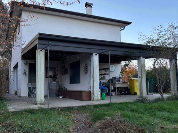 casa indipendente in vendita a Sumirago in zona Caidate