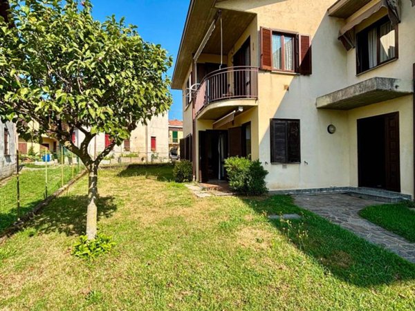 appartamento in vendita a Sumirago in zona Quinzano