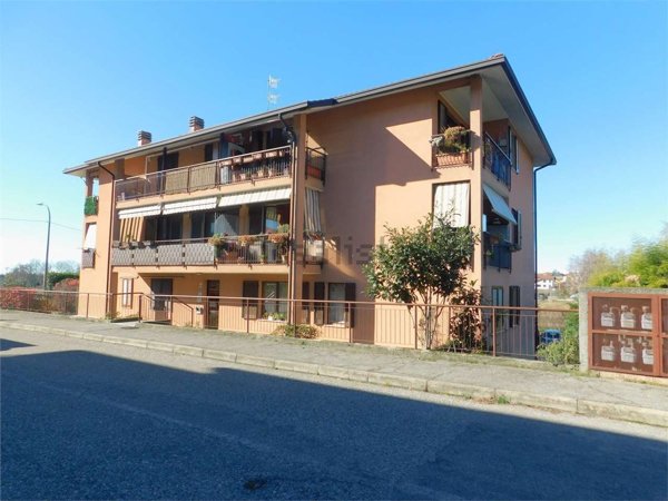 appartamento in vendita a Sumirago in zona Albusciago