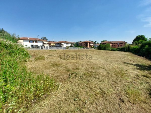 terreno edificabile in vendita a Sumirago in zona Albusciago
