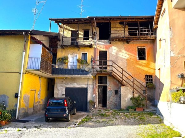appartamento in vendita a Sumirago in zona Menzago