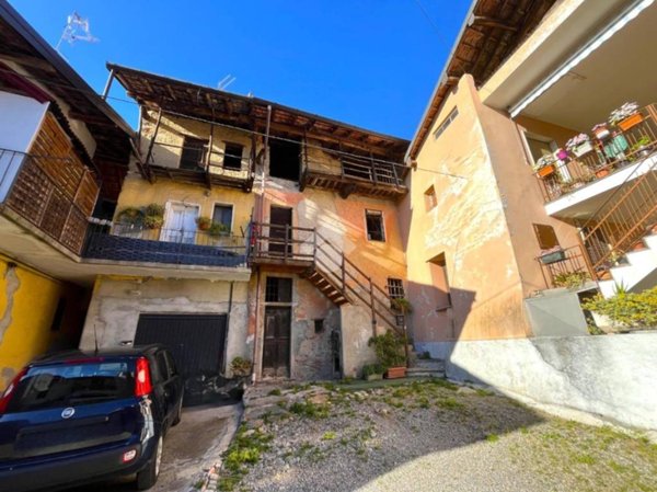 appartamento in vendita a Sumirago in zona Menzago