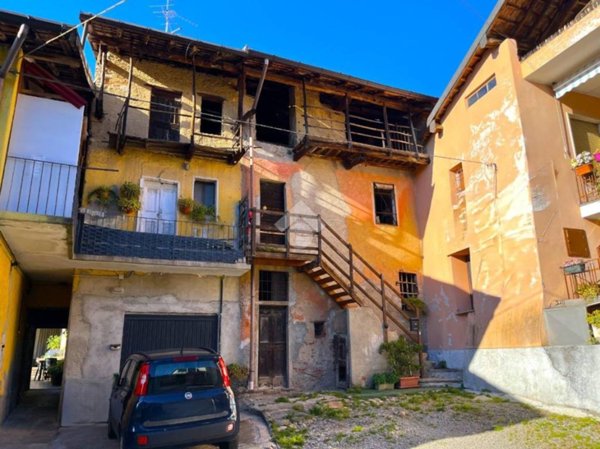 appartamento in vendita a Sumirago in zona Menzago