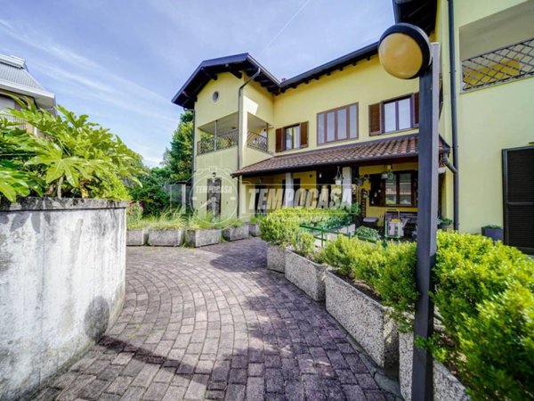 appartamento in vendita a Sumirago in zona Caidate