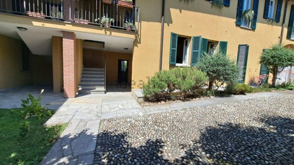 appartamento in vendita a Sumirago in zona Quinzano