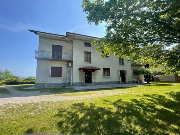 casa indipendente in vendita a Sumirago in zona Albusciago