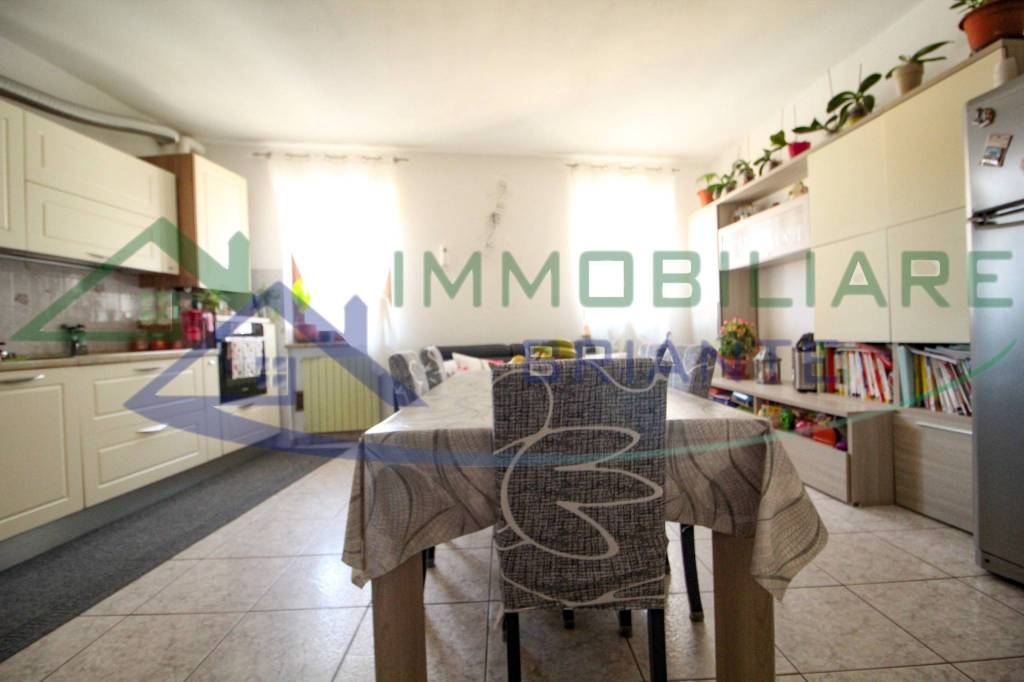 appartamento in vendita a Sumirago in zona Albusciago
