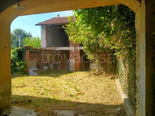 casa indipendente in vendita a Sumirago in zona Menzago