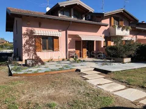 casa indipendente in vendita a Sumirago in zona Menzago