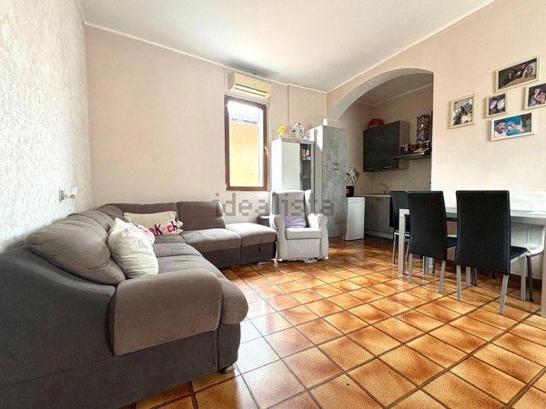 appartamento in vendita a Sumirago in zona Menzago