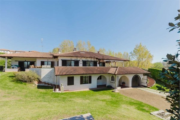 casa indipendente in vendita a Sumirago in zona Quinzano