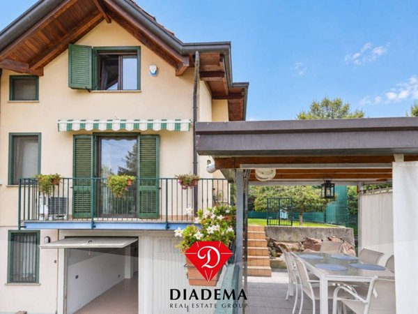 casa indipendente in vendita a Sumirago in zona Albusciago