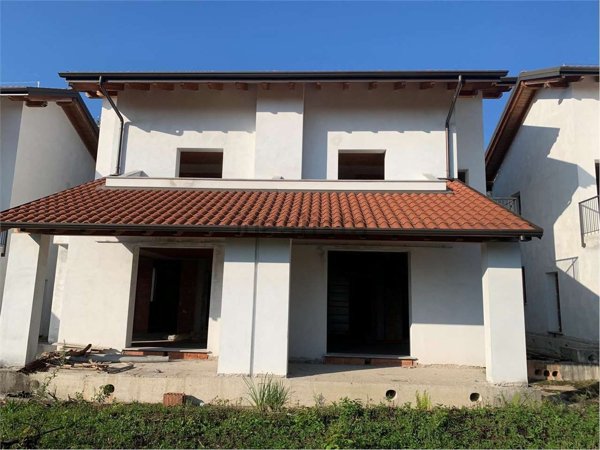 casa indipendente in vendita a Taino