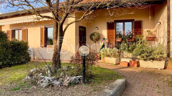 casa indipendente in vendita a Taino