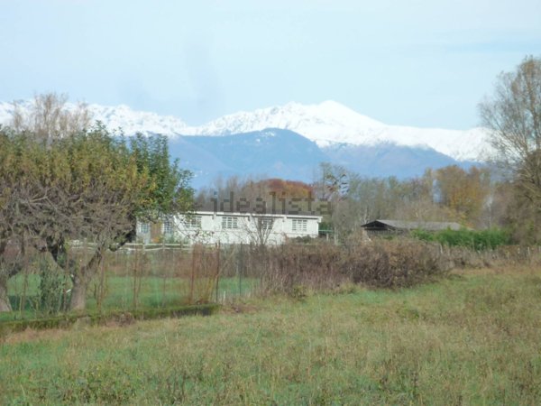 terreno edificabile in vendita a Taino