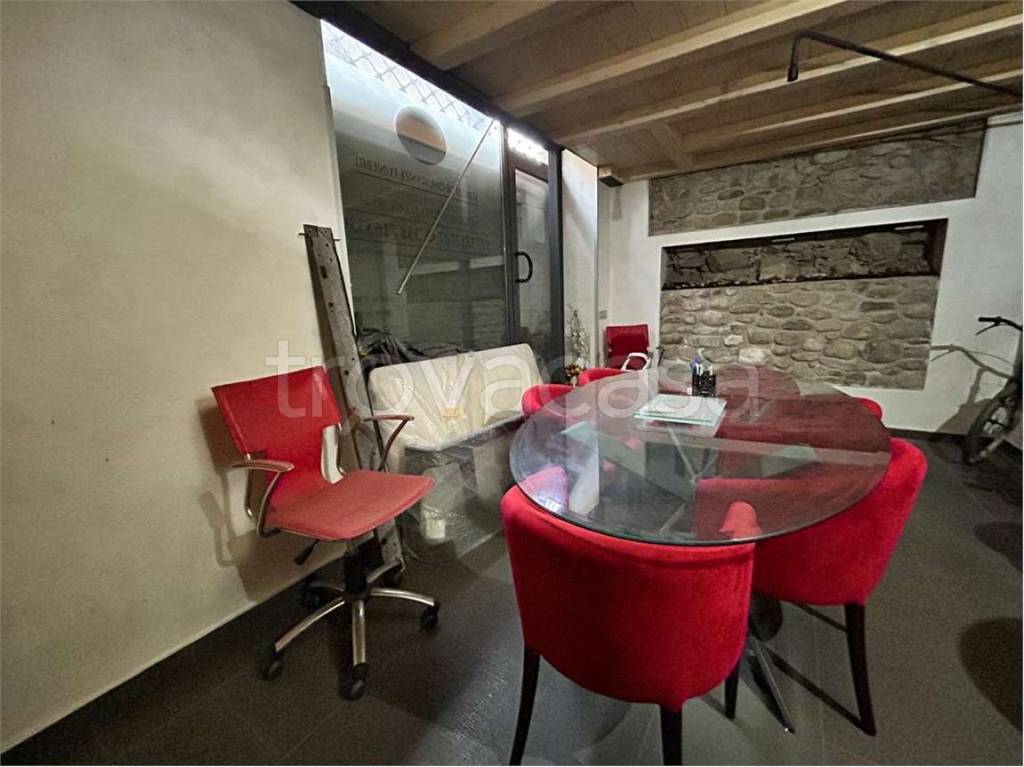 negozio in vendita a Taino