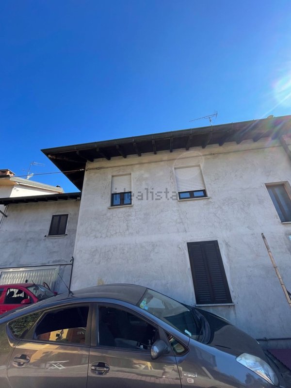 esavano in vendita a Taino