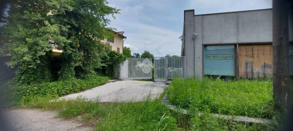 locale commerciale in vendita a Taino