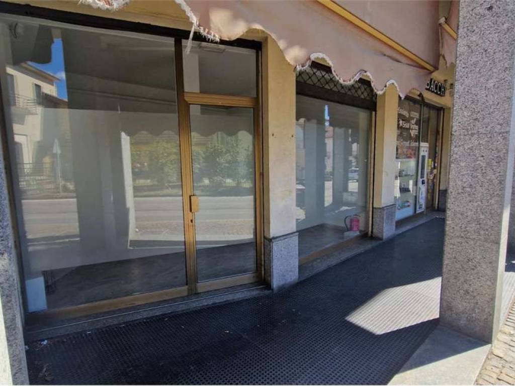 negozio in vendita a Taino