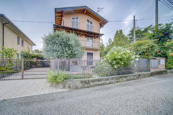 casa indipendente in vendita a Ternate