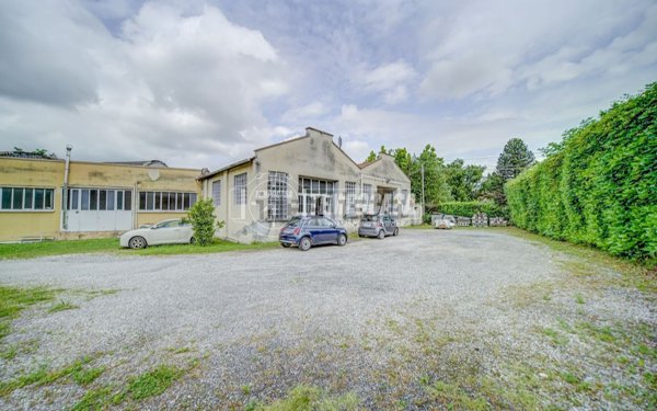 capannone in vendita a Ternate