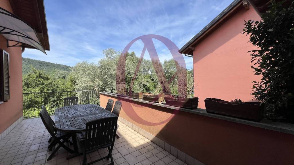 casa indipendente in vendita a Ternate