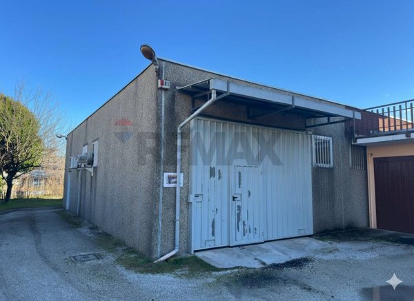 locale di sgombero in vendita a Ternate