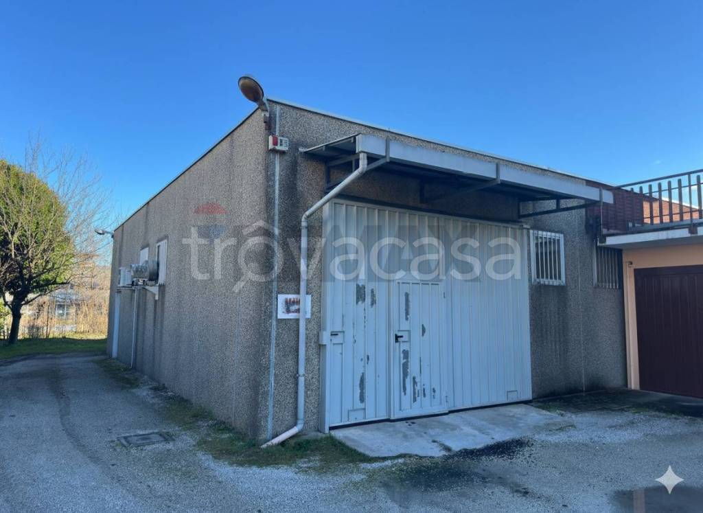 negozio in vendita a Ternate