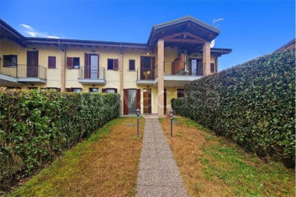 casa indipendente in vendita a Ternate