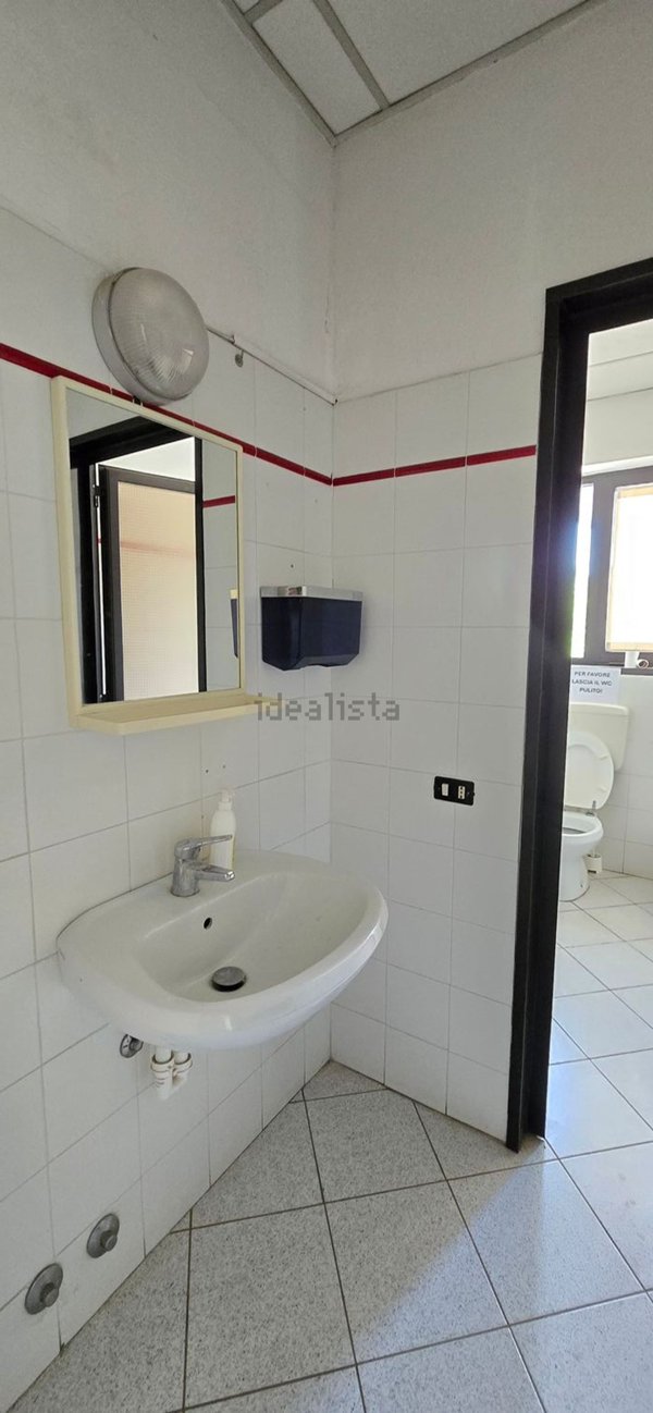 locale di sgombero in vendita a Ternate