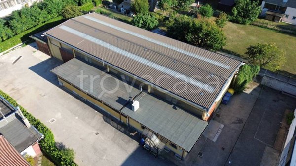 locale commerciale in vendita a Ternate