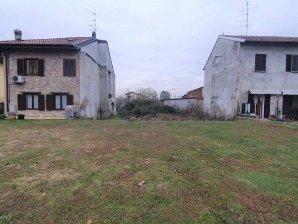 casa indipendente in vendita a Tradate in zona Ceppine