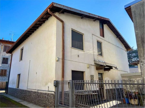 casa indipendente in vendita a Tradate