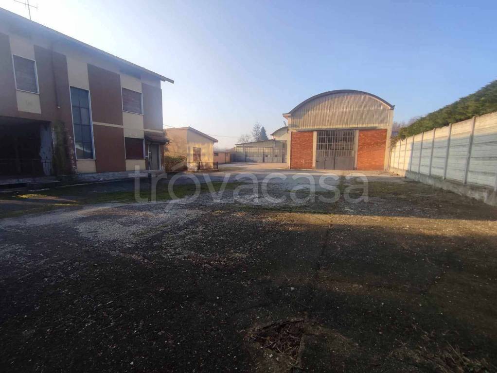 capannone in vendita a Tradate