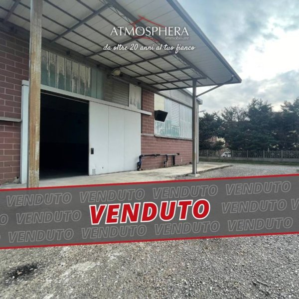 locale commerciale in vendita a Tradate