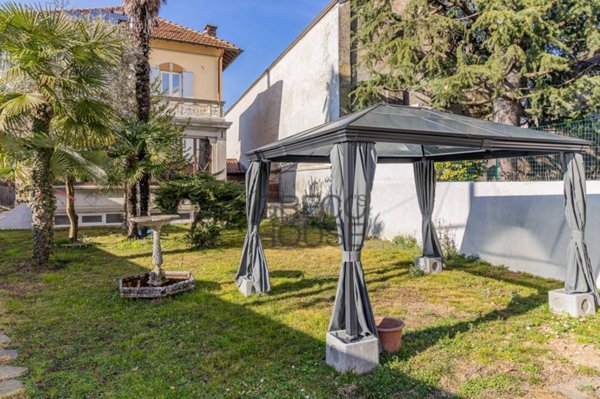 casa indipendente in vendita a Tradate