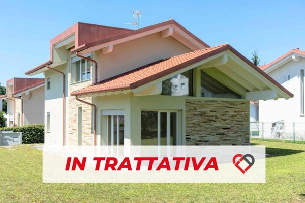 casa indipendente in vendita a Tradate