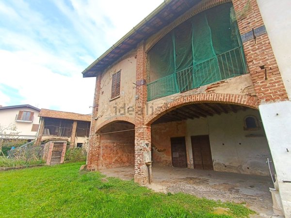 appartamento in vendita a Tradate in zona Ceppine