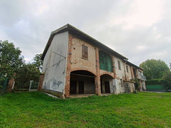 casa indipendente in vendita a Tradate in zona Ceppine