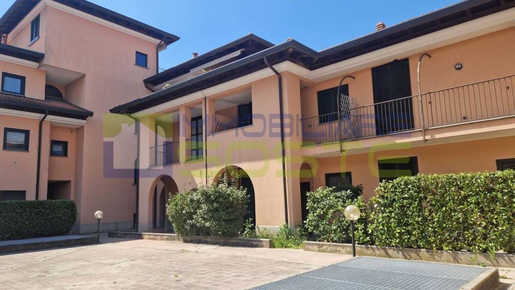 casa indipendente in vendita a Tradate