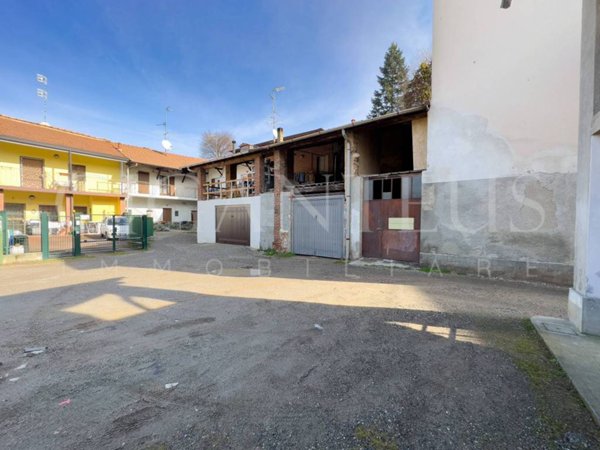 locale commerciale in vendita a Tradate