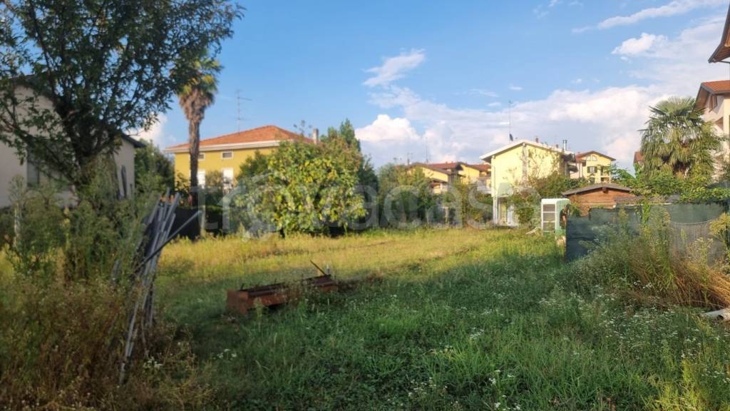 terreno edificabile in vendita a Tradate in zona Ceppine