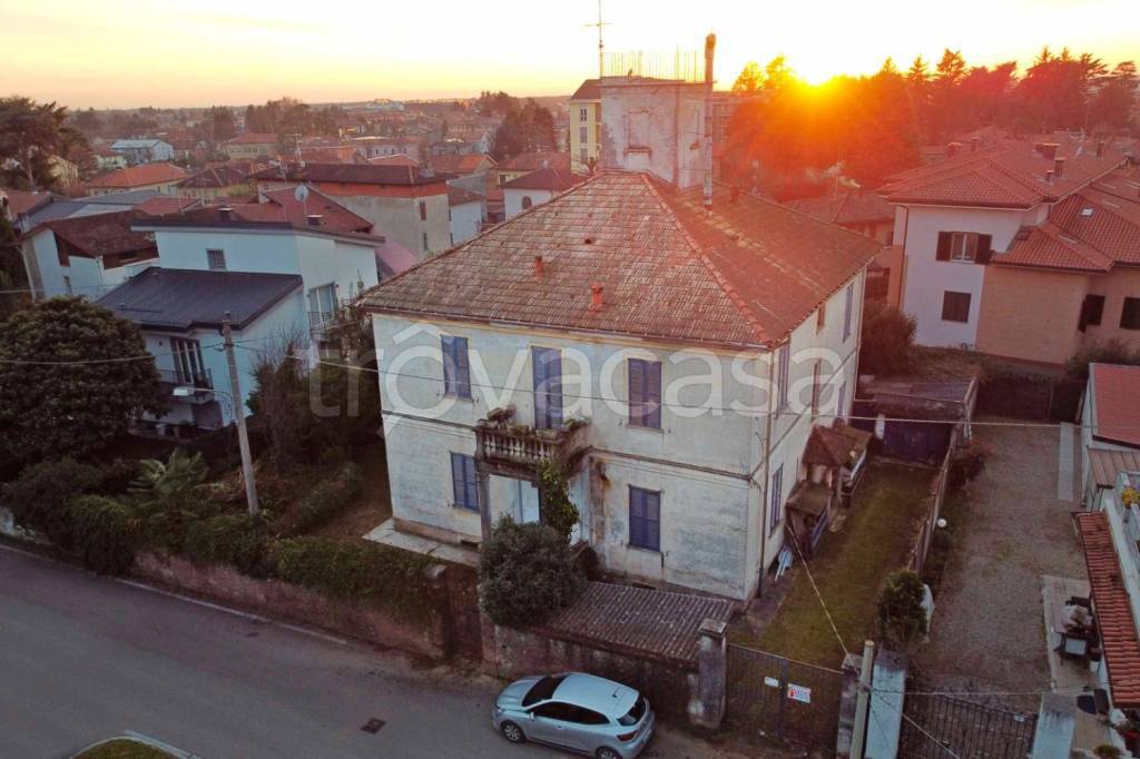 casa indipendente in vendita a Tradate